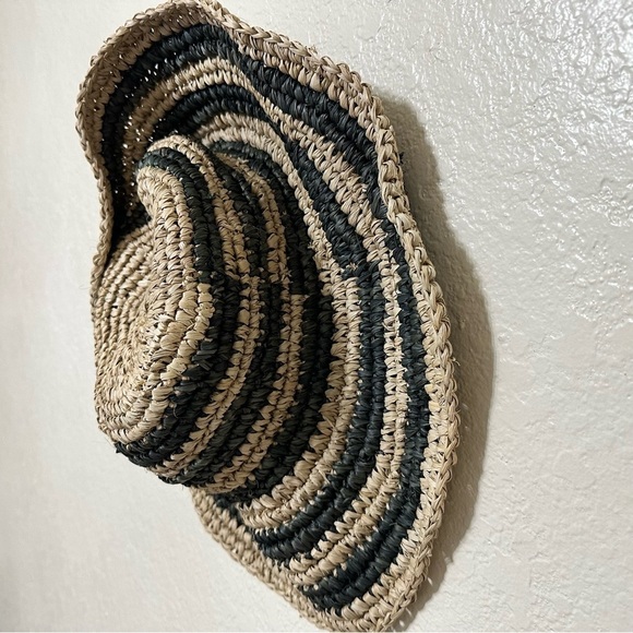 New Free People en el mar bingin Striped Black and Tan Straw Hat - Picture 9 of 10